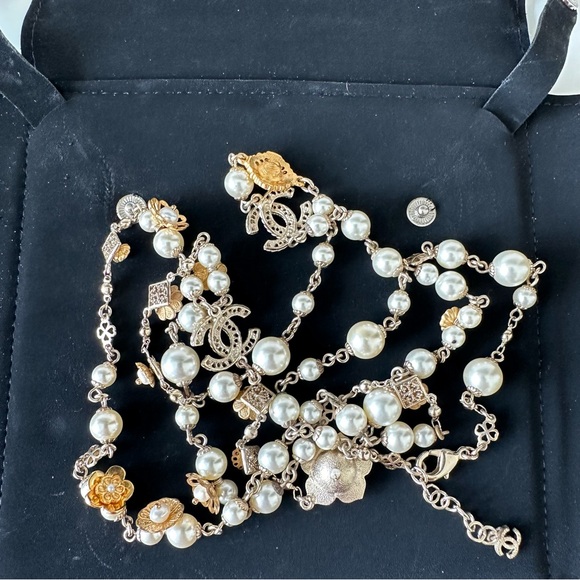CHANEL long necklace with pearls Authentic - Picture 3 of 8